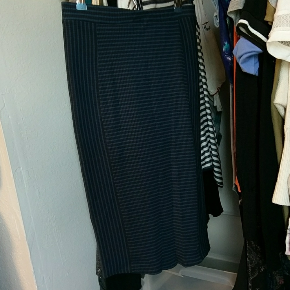 Blue stretch pencil skirt